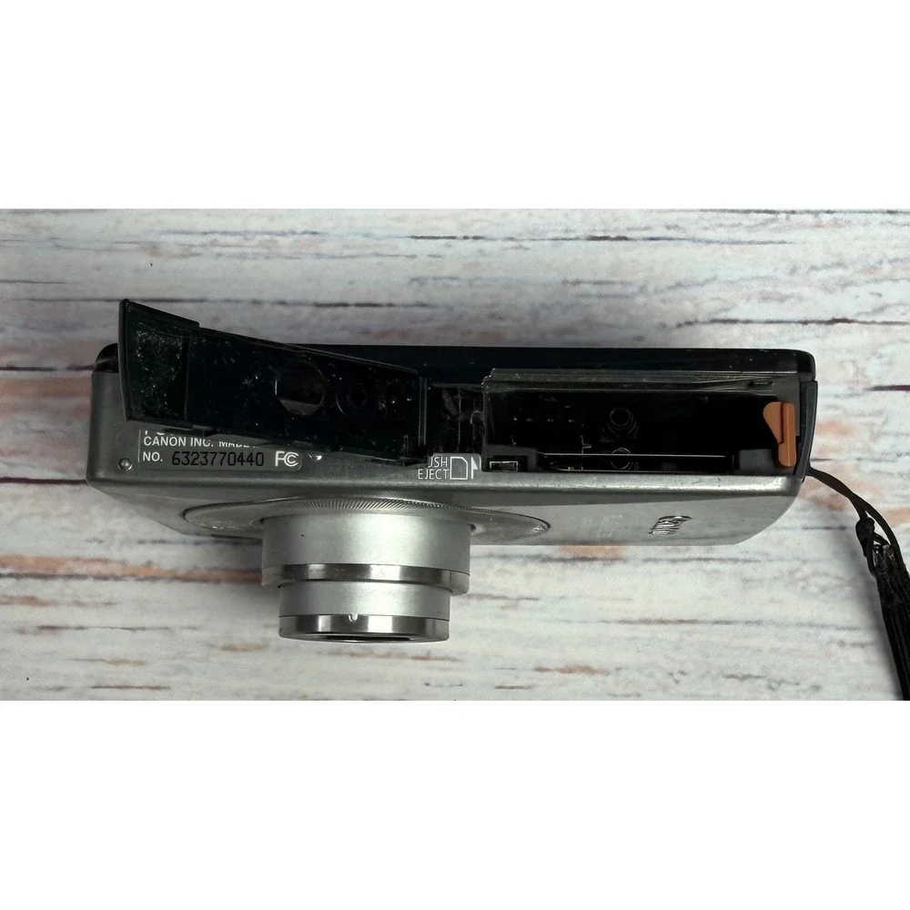 Canon‎ PowerShot SD750 Elph Digital Camera Silver For Parts or Repair